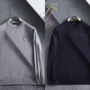 [국내배송]프라다 2025FW 삼각 로고패치 울니트