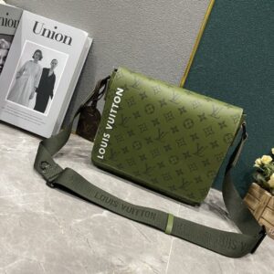 [국내배송]루이비통 디스트릭트 PM