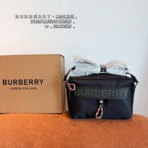 [국내배송]버버리 로고 크로스바디숄더백