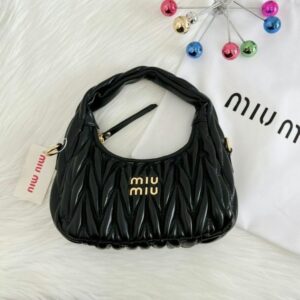 [국내배송]미우미우 완더백