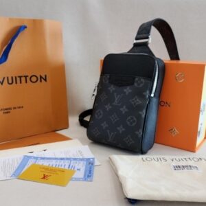 [국내배송]루이비통 아웃도어 슬링백 M30741