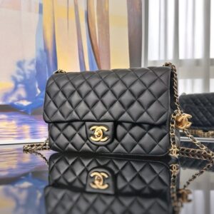 [국내배송]샤넬 25FW CC로고 체인 플랩백 램스킨 블랙 AS5756